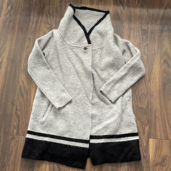 Max Studio Black and Grey Knit Waterfall Cardigan - Picture 11 of 14